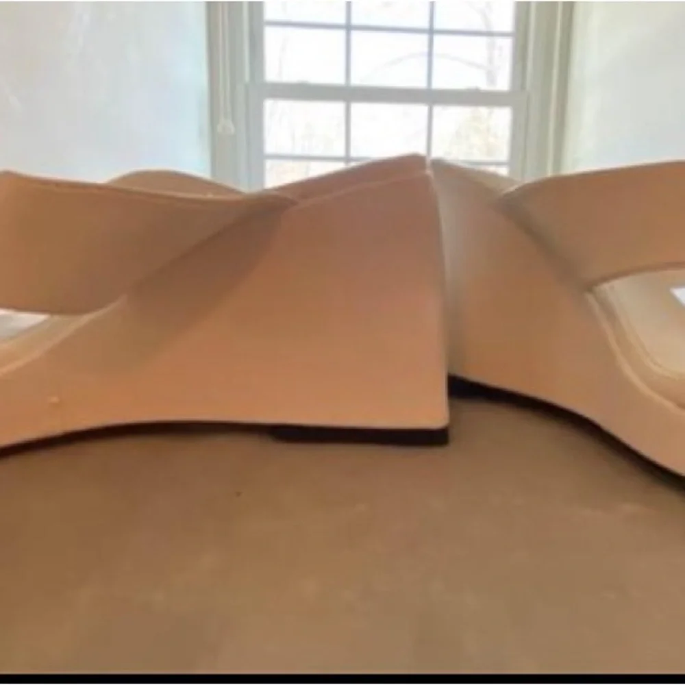 Circus white platform sandles. Size 8 - Picture 7 of 7